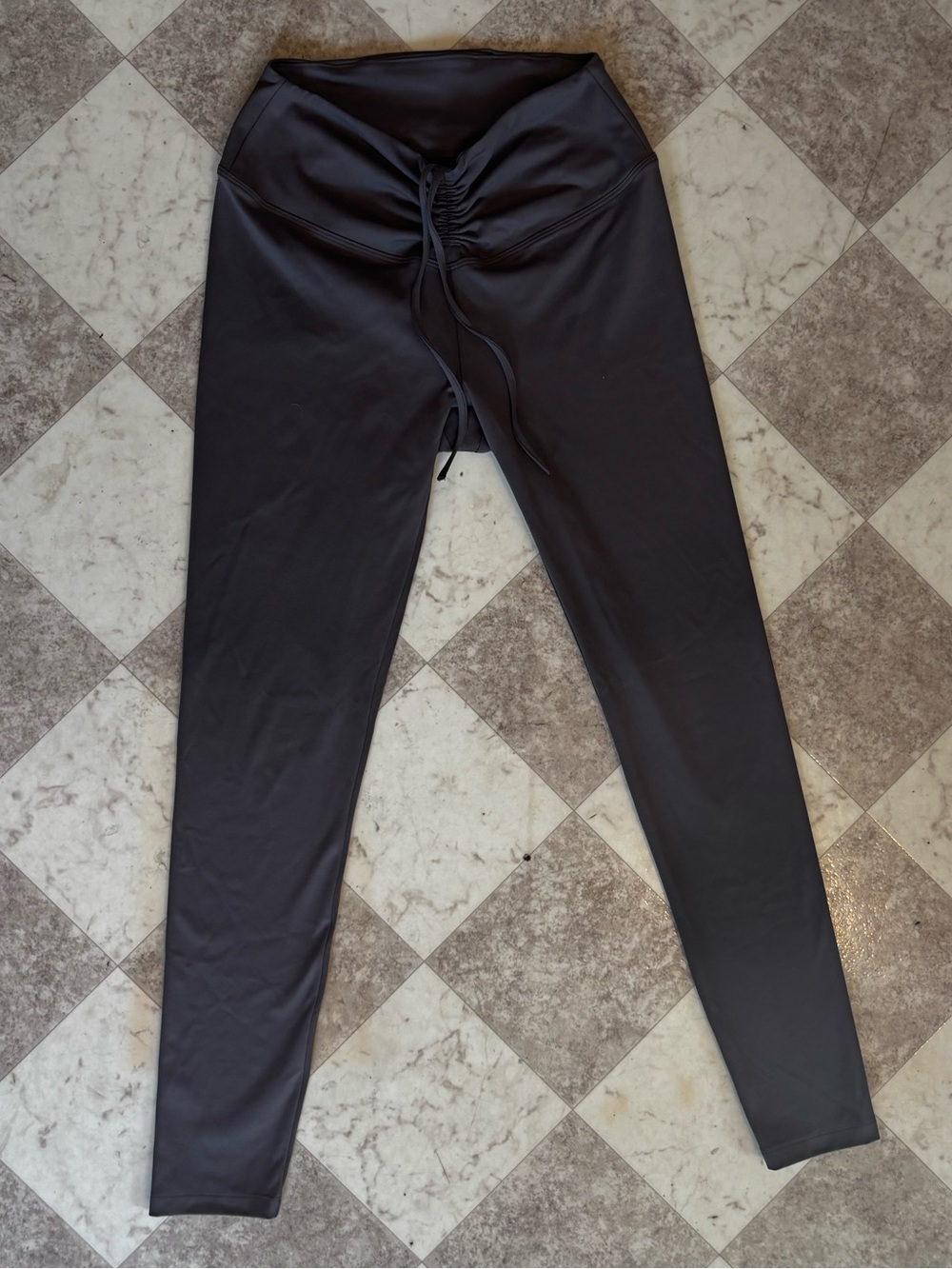 PINK Victoria's Secret Logo Grey Front Ruched Waist 3/4 Leggings Women’s M
